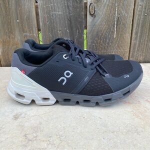 On Cloudflyer 4 Black White Women’s Athletic Shoes Size 11 Wide